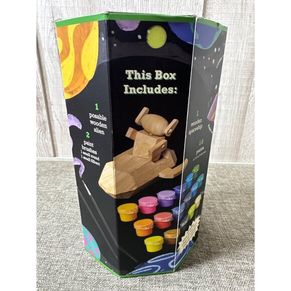 Paint & Play Alien Explorer Wooden Spaceship Craft Kit With Paints & Brushes - Picture 4 of 6